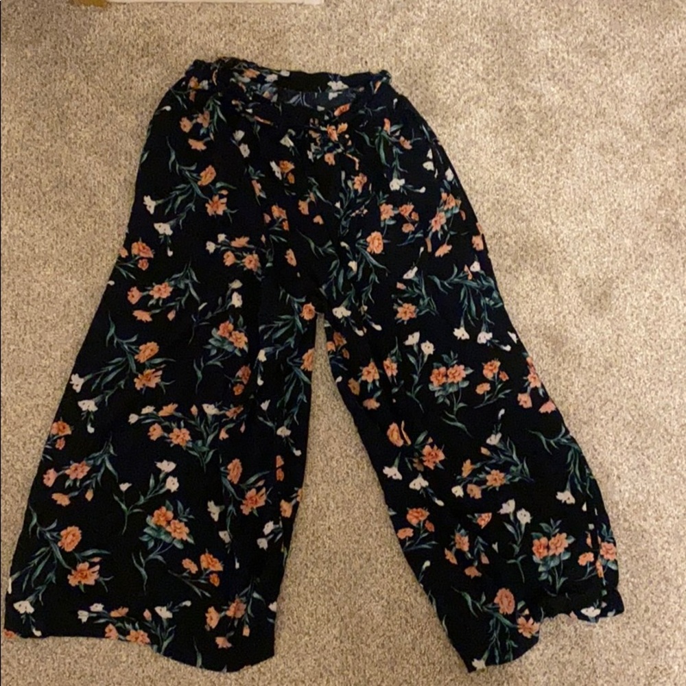 Floral flowy Capri pants